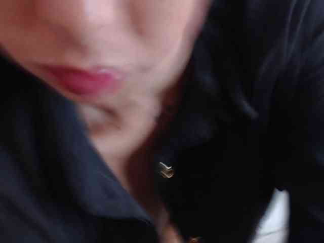AmeliaRouge webcam