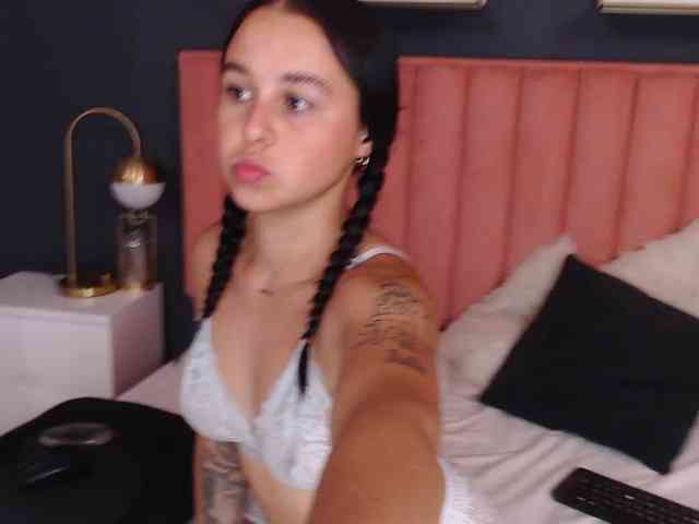 AmeliaRouge webcam