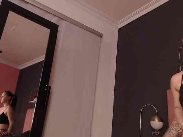 AmeliaRouge webcam