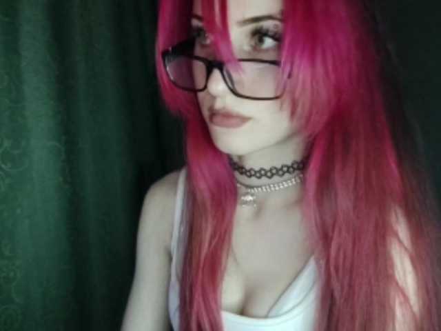 Kissaieksis live webcam show