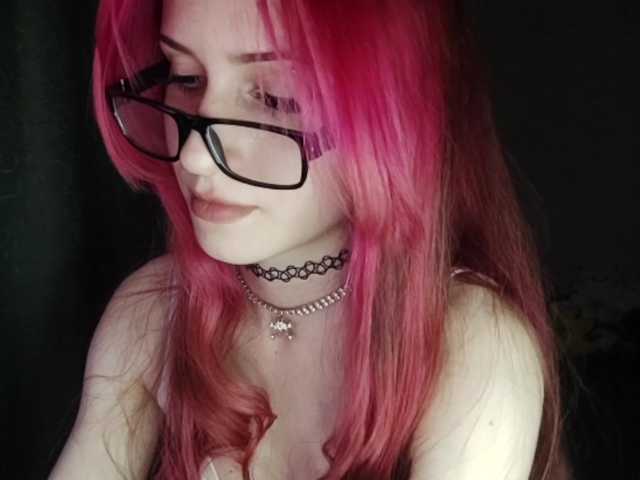 Kissaieksis live webcam show