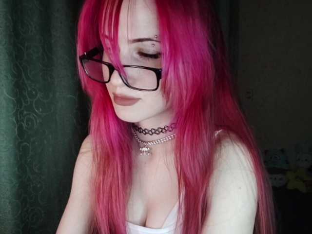 Kissaieksis live webcam show