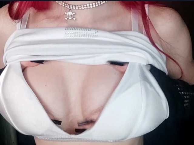 Kissaieksis live webcam show