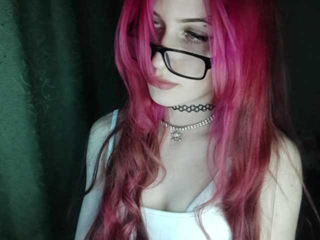 Kissaieksis live webcam show