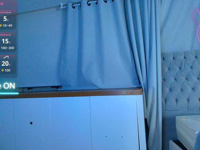 AmeliaEmmy live cam on BongaCams