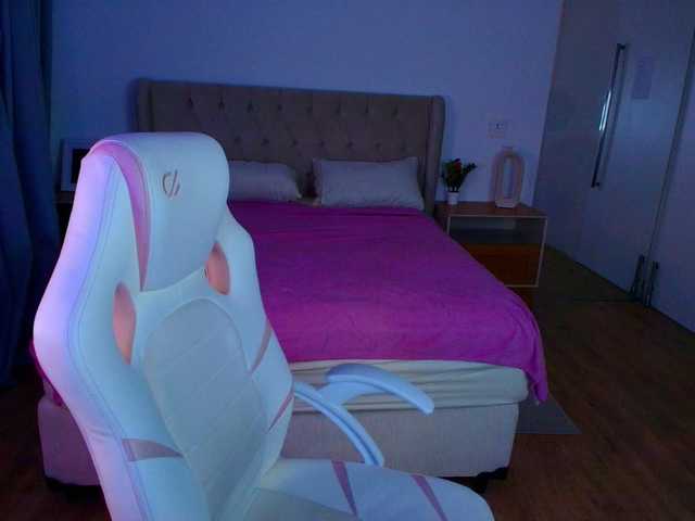 AmeliaEmmy live cam on BongaCams