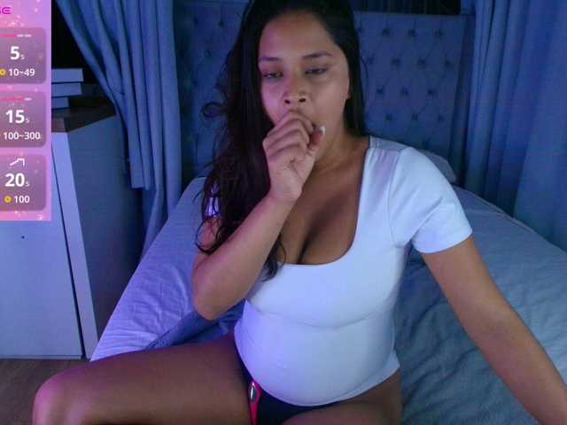 AmeliaEmmy live cam on BongaCams