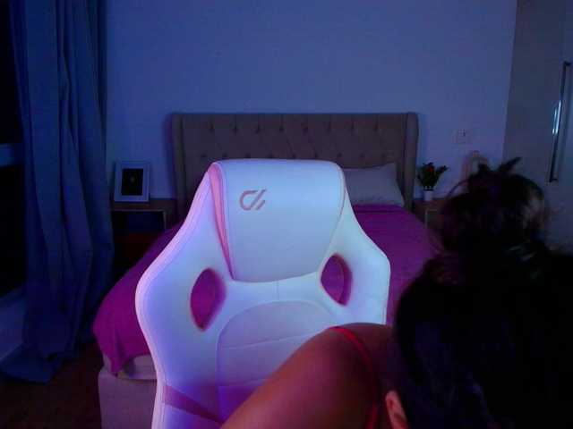 AmeliaEmmy live cam on BongaCams