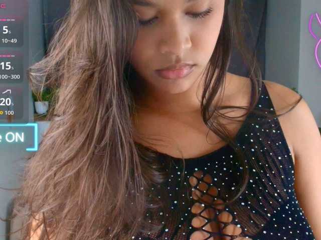 AmeliaEmmy live cam on BongaCams