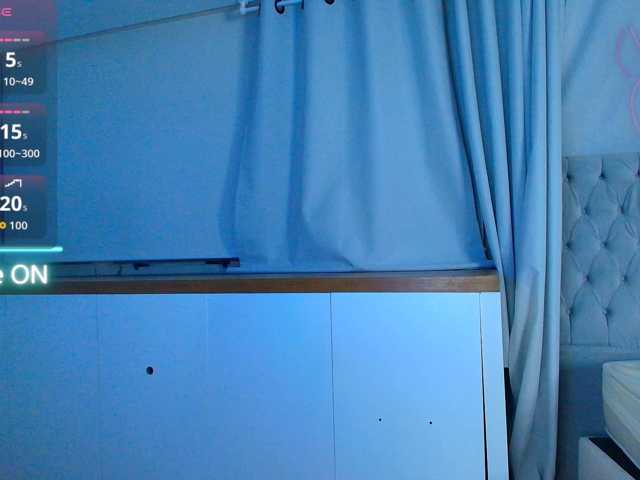AmeliaEmmy live cam on BongaCams
