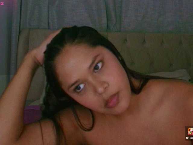 AmeliaEmmy live cam on BongaCams
