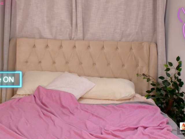 AmeliaEmmy live cam on BongaCams