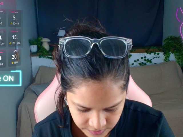 AmeliaEmmy live cam on BongaCams