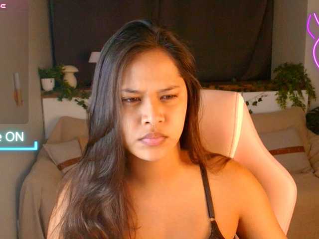 AmeliaEmmy live cam on BongaCams