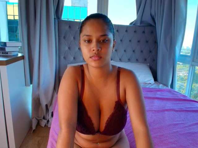 AmeliaEmmy live cam on BongaCams