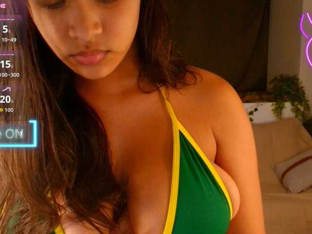 AmeliaEmmy live cam on BongaCams