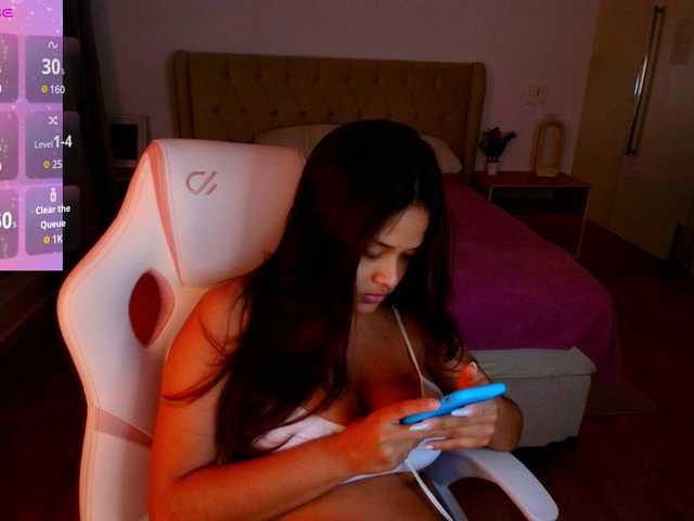 AmeliaEmmy live cam on BongaCams