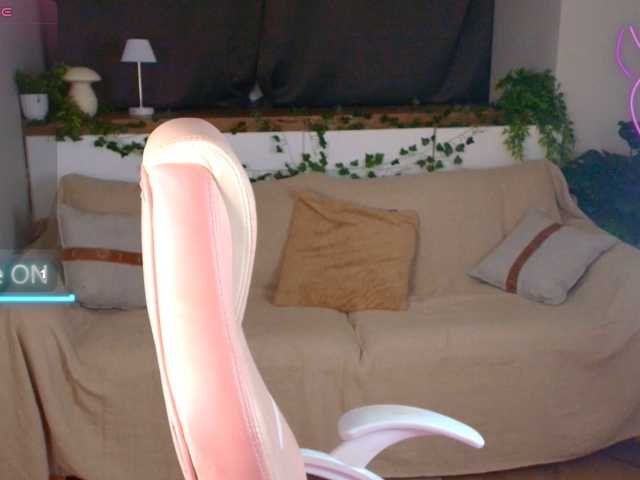 AmeliaEmmy live cam on BongaCams