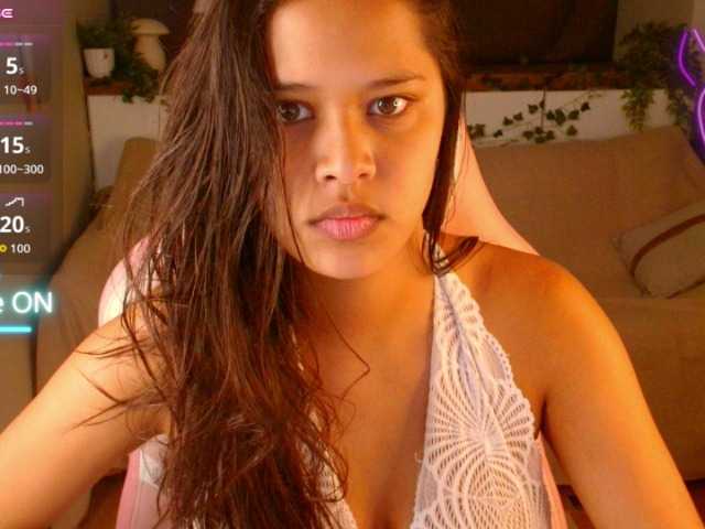 AmeliaEmmy live cam on BongaCams