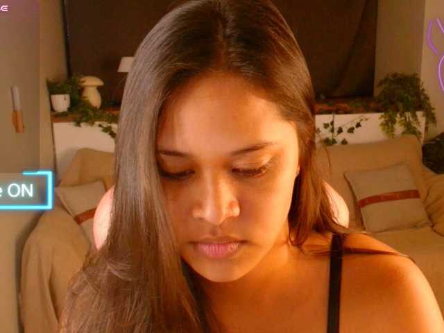AmeliaEmmy live cam on BongaCams