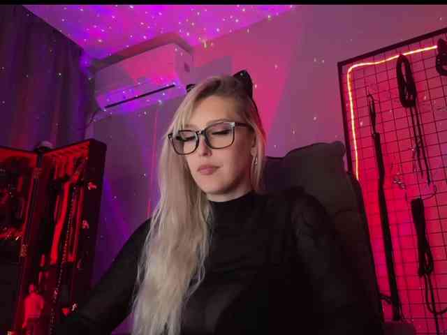Miss-Liya webcam