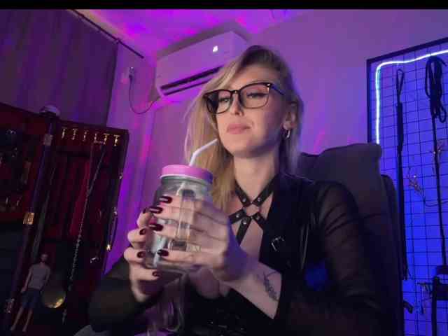 Miss-Liya webcam