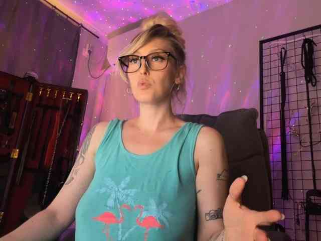 Miss-Liya webcam