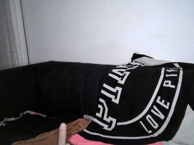 QueenB2 live cam on BongaCams