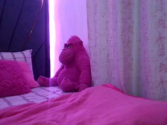 QueenB2 live cam on BongaCams