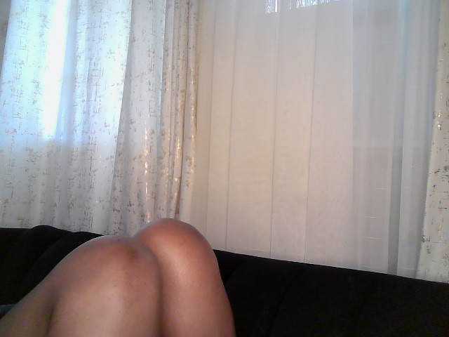 QueenB2 live cam
