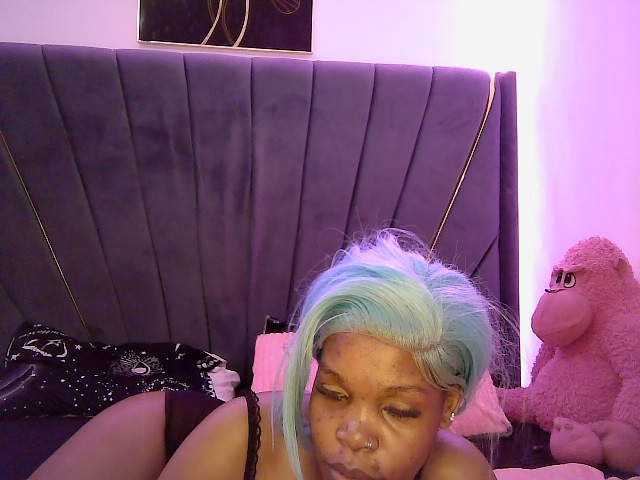 QueenB2