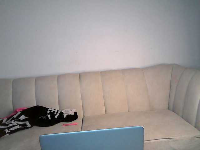 QueenB2 live cam on BongaCams