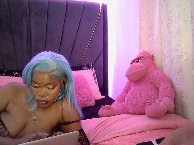 QueenB2