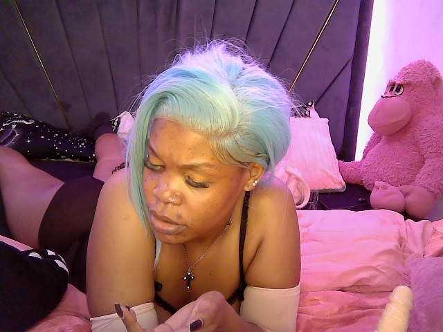 QueenB2