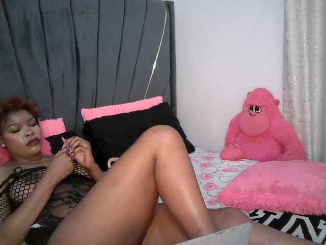 QueenB2 live cam