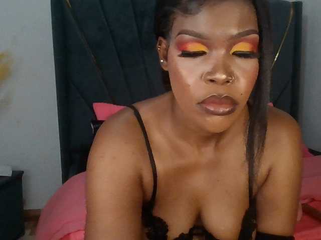 QueenB2 Cam en direct sur BongaCams