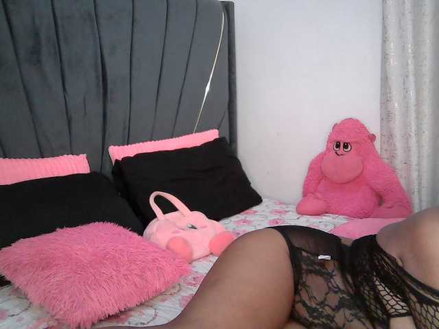 QueenB2 live cam on BongaCams