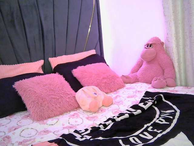 QueenB2 live cam on BongaCams
