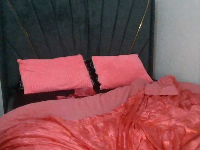 QueenB2 live cam on BongaCams