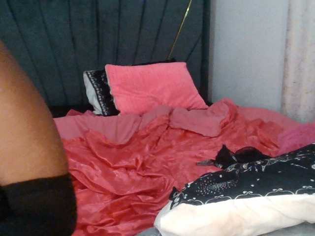 QueenB2 live webcam show