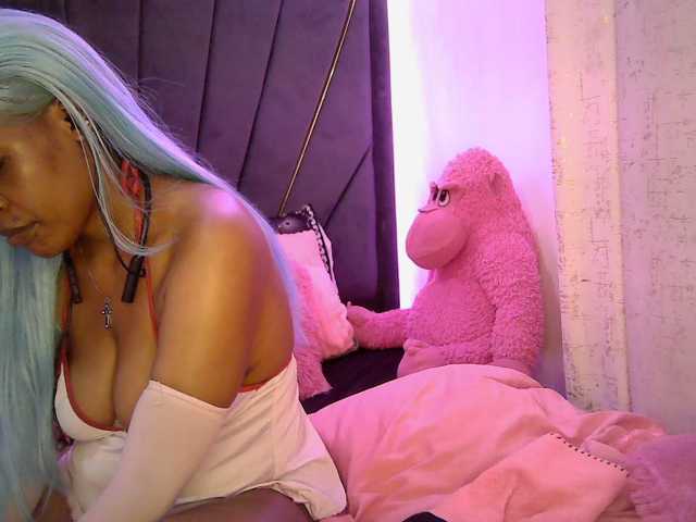 QueenB2