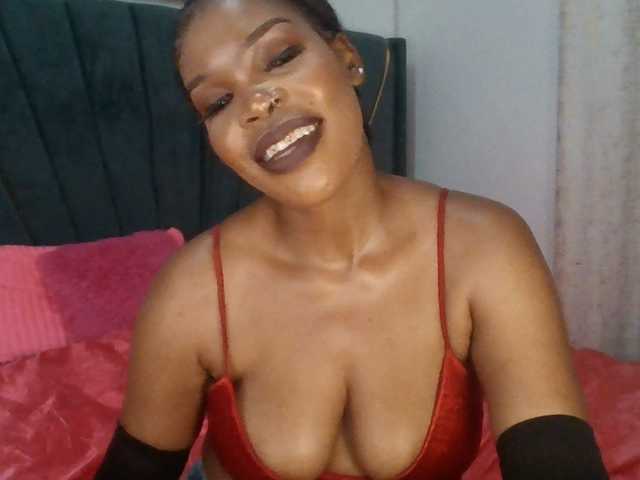 QueenB2 live webcam show