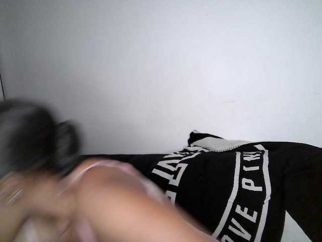 QueenB2 live cam on BongaCams