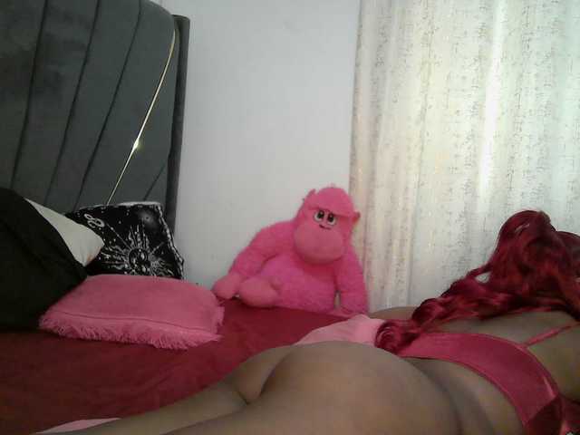 QueenB2 live cam on BongaCams