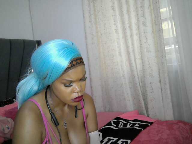 QueenB2