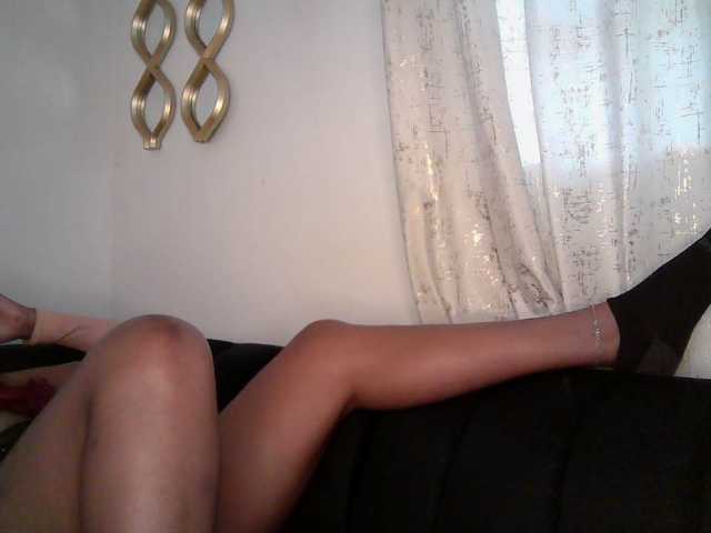 QueenB2 live cam on BongaCams