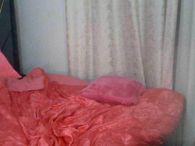 QueenB2 live cam on BongaCams