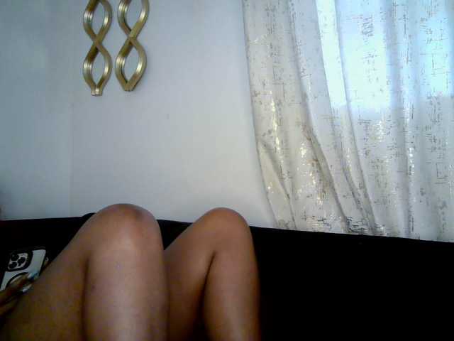 QueenB2 live cam on BongaCams