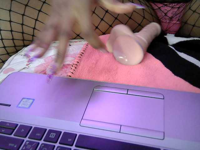 QueenB2 live cam on BongaCams