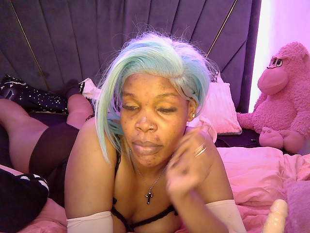 QueenB2